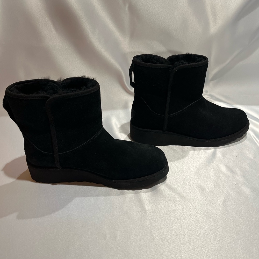 UGG Never worn. Classic Mini II Boot Sz. 7